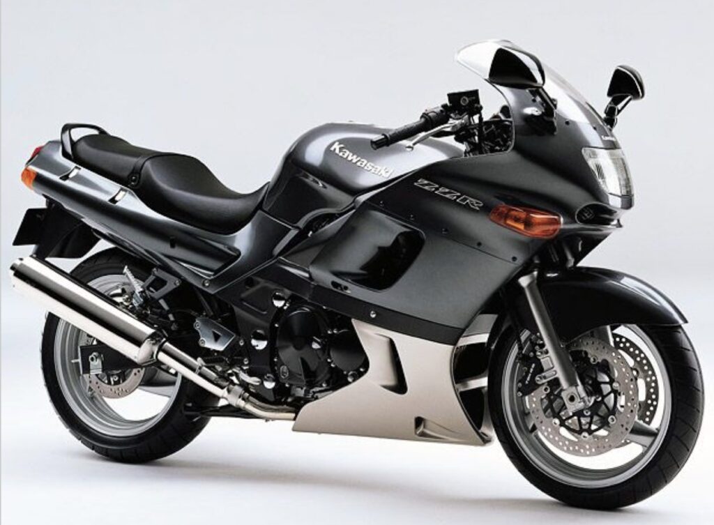 ZZR400の最高速は?フルパワー化で変わる実力とは