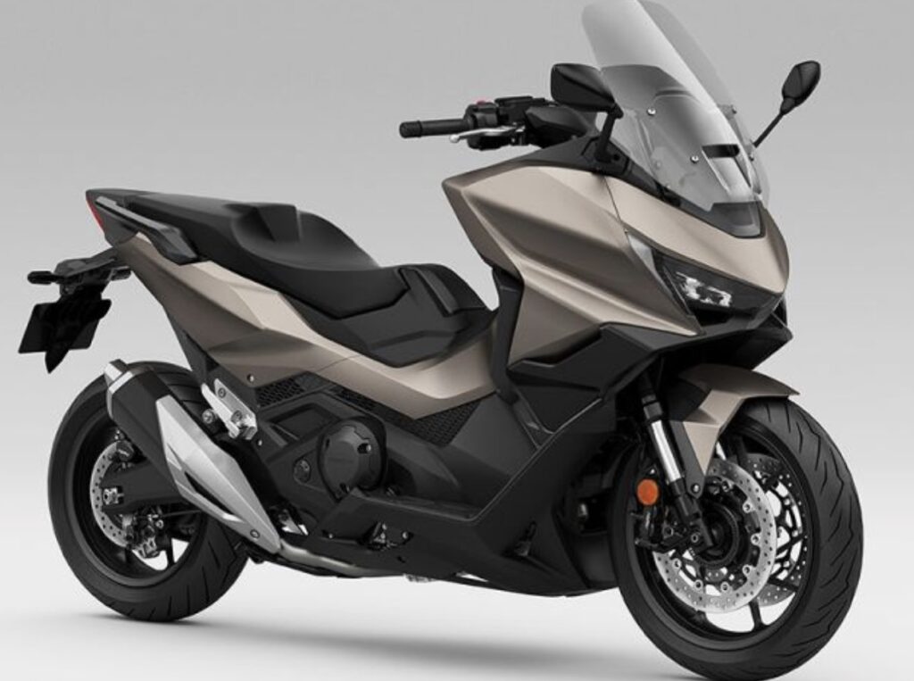 フォルツァ750 価格はいくら?逆輸入の乗り出し目安と中古相場【保存版】